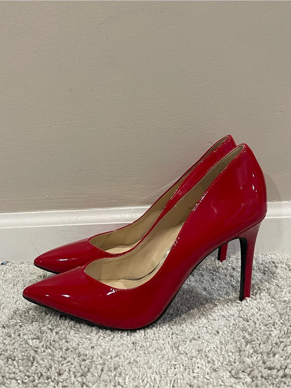 Jessica Simpson heel about